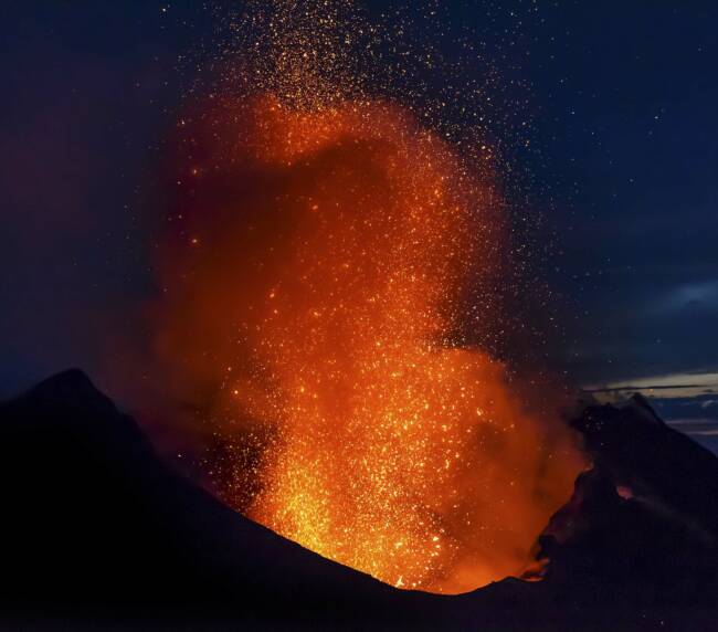 Stromboli - Eruzione vulcanica serale